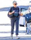 <p>Kristen Wiig has her hands full on Wednesday while grabbing lunch in Pasadena, California. </p>