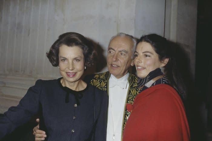 Françoise Bettencourt, junto a sus padres Liliane y Andre