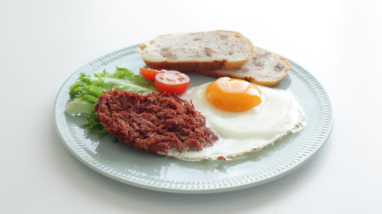 egg with canned corned beef