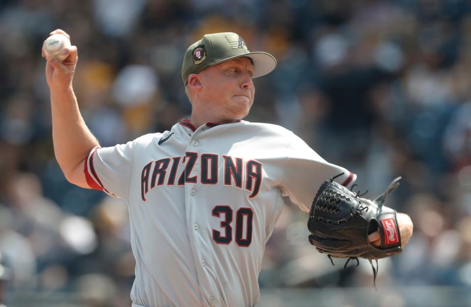 Arizona Diamondbacks relief pitcher Scott McGough (30) pitches against the Pittsburgh Pirates during the sixth inning at PNC Park in Pittsburgh on May 21, 2023.