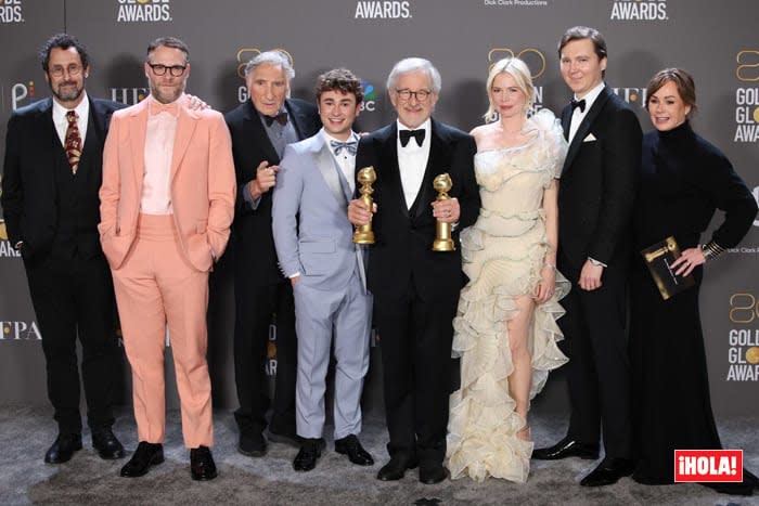 Steven Spielberg con el reparto de The Fabelmans 