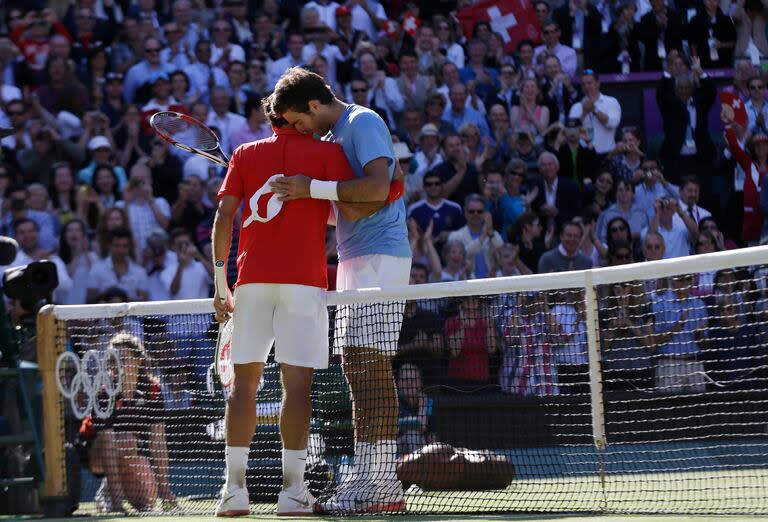 Federer y Del Potro tras un partidazo en el court central de Wimbledon, sede de los Juegos Olímpicos de Londres 2012