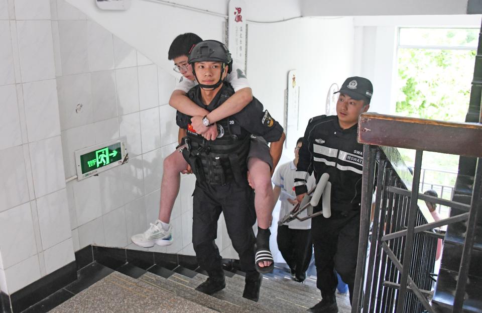 SWAT officer sends an examinee with ankle injury to an exam venue of the 2023 National College Entrance Exam (aka Gaokao) on June 7, 2023 in Taizhou, Zhejiang Province of China