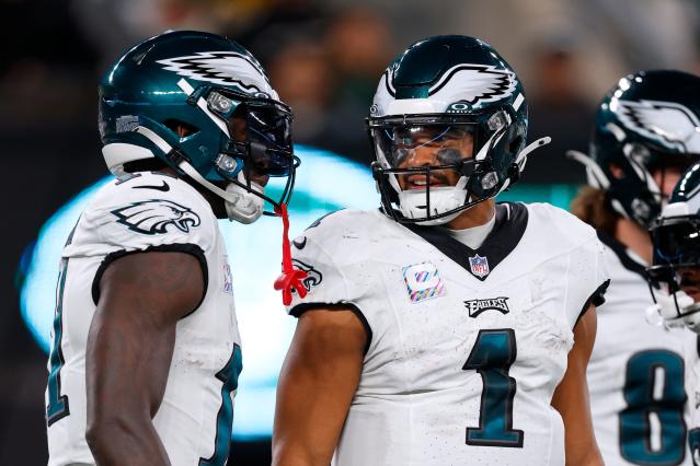 DeVonta Smith on Philadelphia Eagles Kelly Green Uniforms: 'An Every-Game  Thing!' - Sports Illustrated Philadelphia Eagles News, Analysis and More