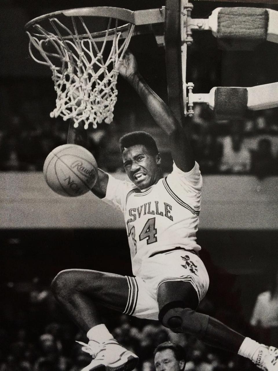 Everick Sullivan buried a dunk after after a steal in the opening minutes of the Cardinals' win over Vanderbilt on Dec. 7, 1989.