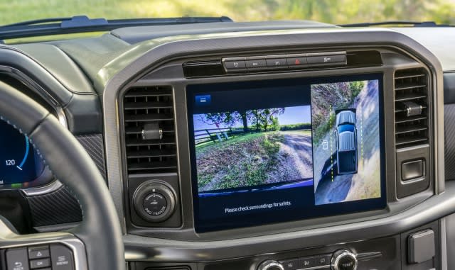Available 12-inch center screen utilizes Þve high-resolution cameras to provide multiple views including a 360-degree overhead view to make maneuvering in tight spaces easy.