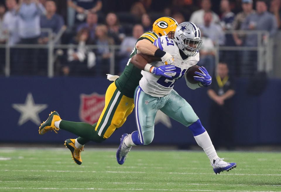 <p>Ezekiel Elliott #21 of the Dallas Cowboys is tackled by Clay Matthews #52 of the Green Bay Packers during the first quarter of their NFC Divisional Playoff game at AT&T Stadium on January 15, 2017 in Arlington, Texas. (Photo by Tom Pennington/Getty Images) </p>