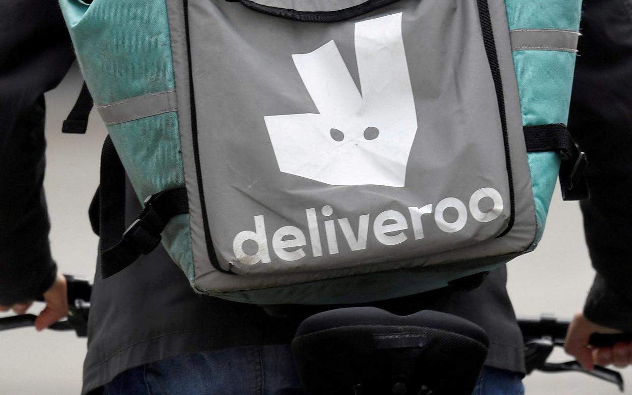 FILE PHOTO: A Deliveroo delivery rider cycles in London, Britain, March 31, 2021. REUTERS/Toby Melville/File Photo - Toby Melville/REUTERS