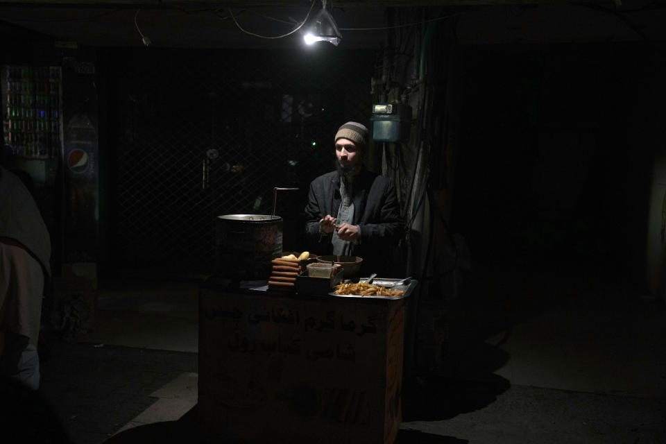 FILE - A vendor uses an improvised light at his fries stall in a market during a national-wide power breakdown, in Islamabad, Pakistan, Monday, Jan. 23, 2023. In April, Pakistan was so desperate to prevent more blackouts that it struck a deal to buy discounted oil from Russia, breaking ranks with the U.S.-led effort to shut off Vladimir Putin’s funds. (AP Photo/Anjum Naveed, File)
