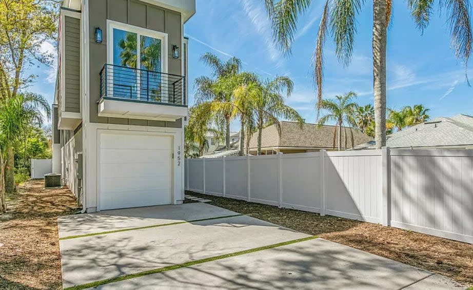 The popular website Zillow Gone Wild says it “is THE place to catch the most interesting homes across America” and likes to have fun with the wacky real estate listings people submit online. On Thursday, it featured the 1,547 square-foot Jax Beach skinny home selling for $619,000.