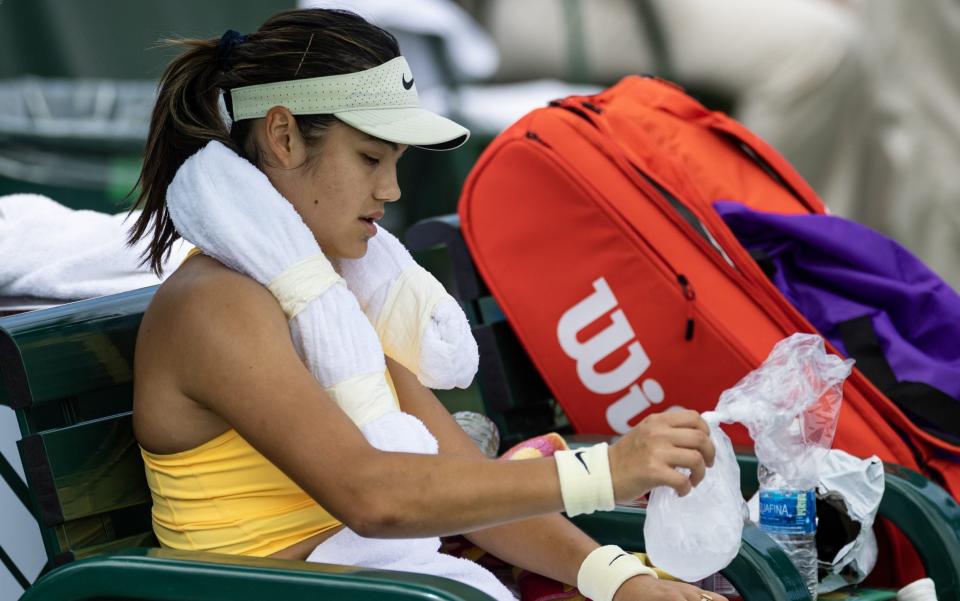 Emma Raducanu - Emma Raducanu olvida sus problemas de lesiones al derrotar a Magda Linette para avanzar en Indian Wells - Getty Images/Mike Frey