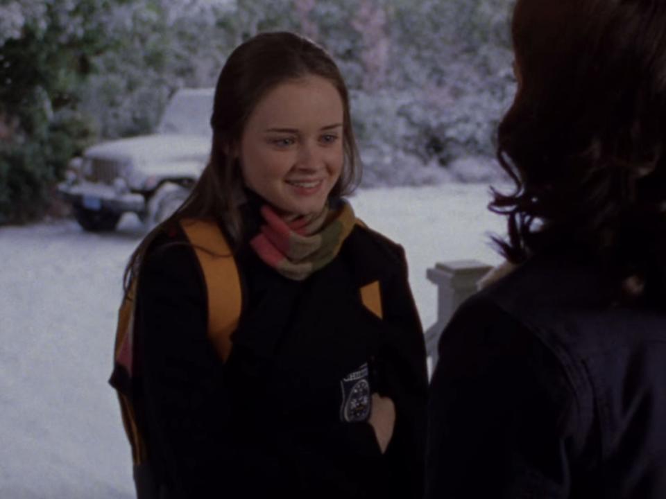 rory standing in front of lorelai in the snow on gilmore girls