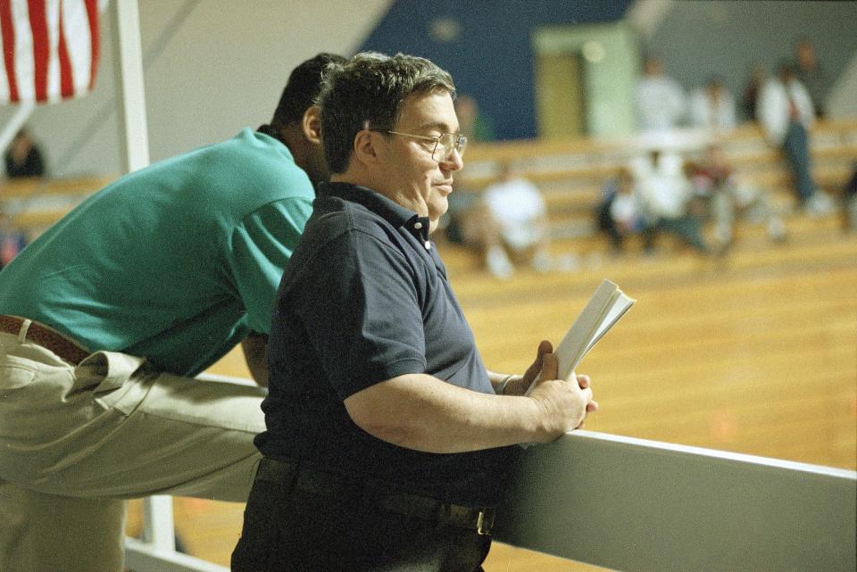 Jerry Krause scouts talent as the Bulls’ GM in 1995. (AP)