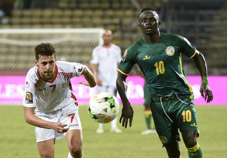 Tunisia's Youssef Msakni (L) fights for the ball with Senegal's Sadio Mane during their 2017 Africa Cup of Nations Group B match, in Franceville, on January 15, 2017