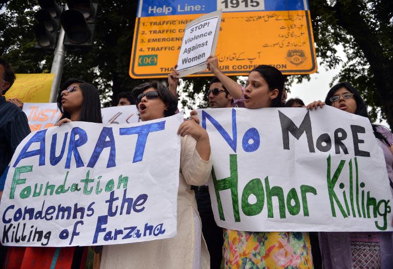 Pakistani human rights activists hold placards as they chant slogans during a protest in Islamabad on May 29, 2014 against the killing of pregnant woman Farzana Parveen