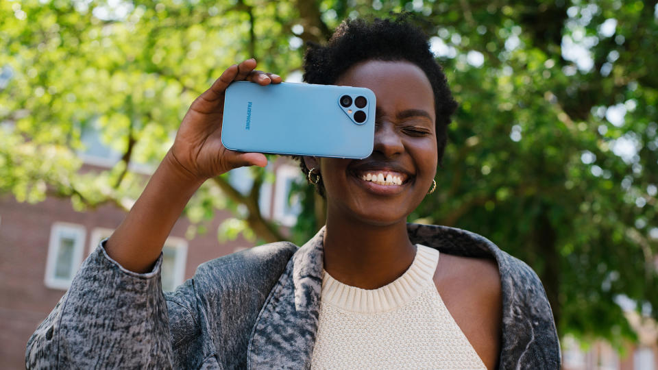 Fairphone 5 lifestyle press image person