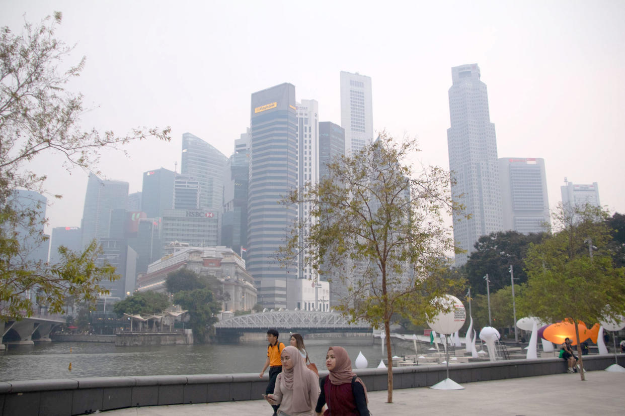 Buildings in Singapore's central business district shrouded by haze on 14 September 2019. (PHOTO: Dhany Osman / Yahoo News Singapore)