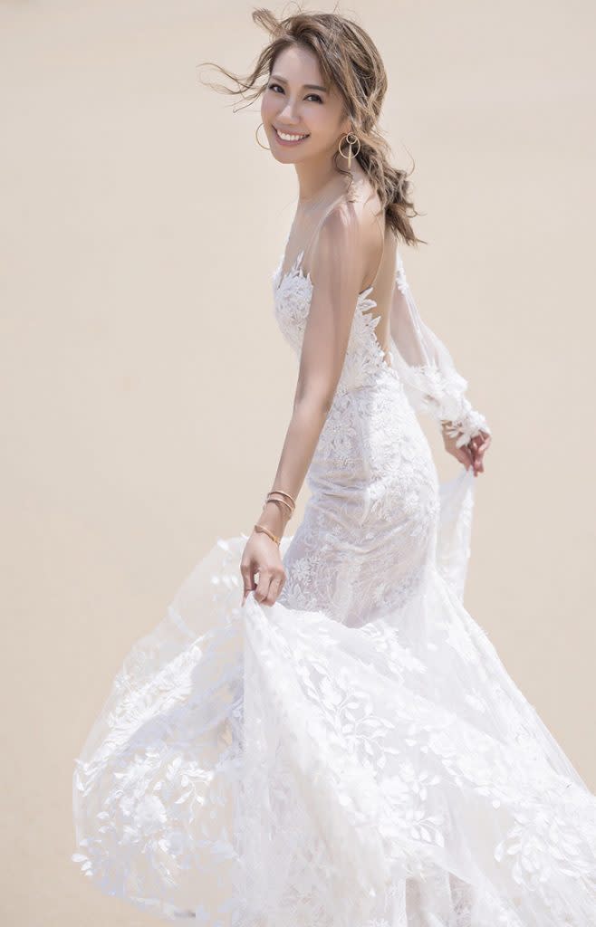 2023 6大婚紗潮流 ：Jessica@Super Girls穿了透膚材質婚紗