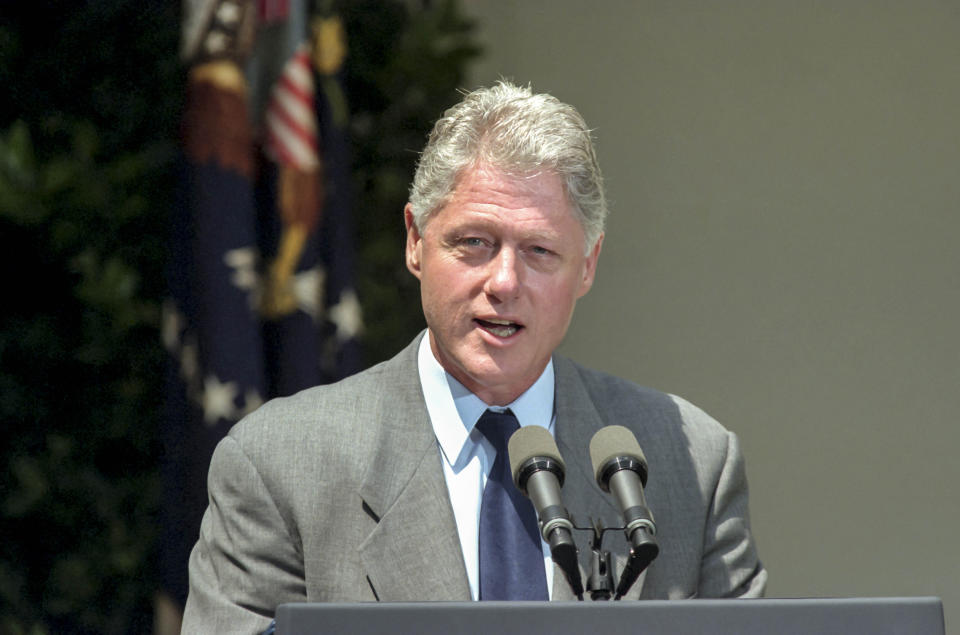 Mit der Aussage "I did not have sexual relations with that woman", also "Ich habe keine sexuelle Beziehung mit dieser Frau gehabt", wehrte sich Ex-US-Präsident Bill Clinton auf einer Pressekonferenz am 26. Januar 1998 gegen die Vorwürfe, ein Verhältnis mit seiner Praktikantin Monica Lewinsky gehabt zu haben. Seine Aussage sollte sich später noch als Lüge entpuppen. (Bild-Copyright: ZUMA/ddp Images)