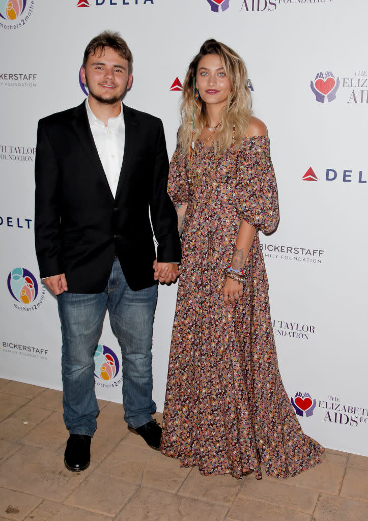 Paris Jackson&#x002019;s off-the-shoulder frock complimented her layered blonde locks and dark lip on the red carpet with her brother Prince at the Elizabeth Taylor AIDS Foundation and mothers2mothers dinner in Beverly Hills on Oct. 24, 2017. (Photo: Getty)