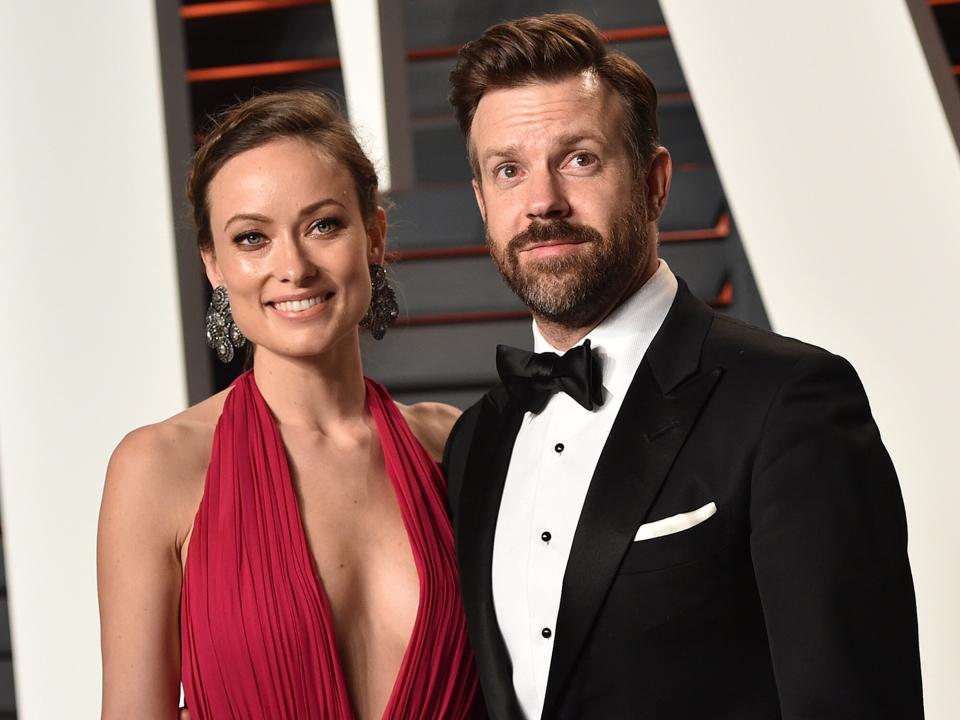 Olivia Wilde (L) and actor Jason Sudeikis arrive at the 2016 Vanity Fair Oscar Party Hosted By Graydon Carter at Wallis Annenberg Center for the Performing Arts on February 28, 2016 in Beverly Hills, California