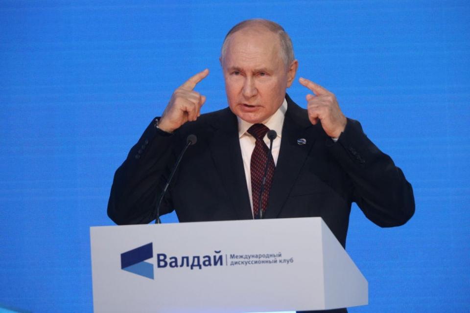 Wladimir Putin spricht während seines jährlichen Treffens mit Teilnehmern des Valdai Discussion Club am 5. Oktober 2023 in Sotschi, Russland. - Copyright: Contributor/Getty Images