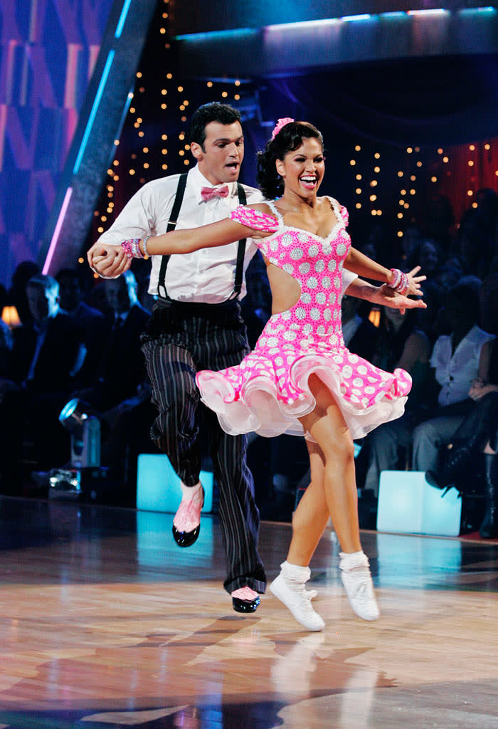 Melissa Rycroft and Tony Dovolani perform the Lindy Hop to "Brown Derby Jump" by Cherry Poppin' Daddies on "Dancing with the Stars."