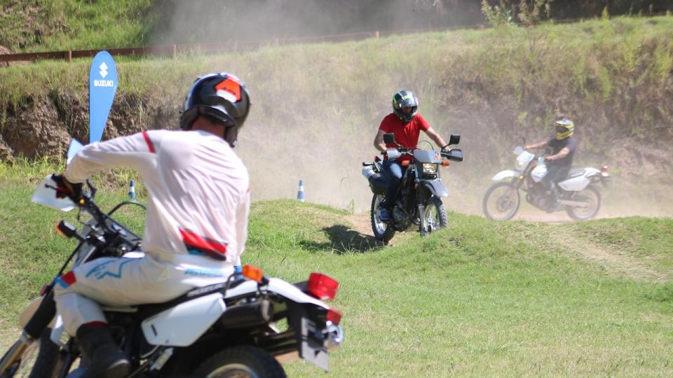 La Suzuki pesa 166 kilos, es bastante liviana.