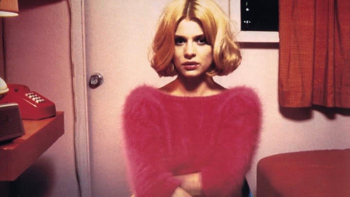 Nastassja Kinski as Jane Henderson looking at the camera in Paris, Texas