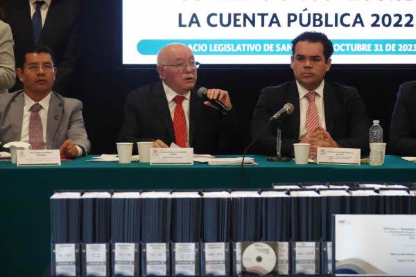 David Colmenares entrega los resultados de la Auditoria 2022 a la Cámara de Diputados 