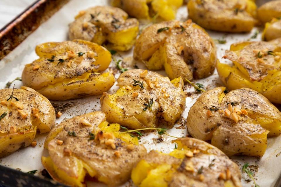 receita de batatas ao murro tudo gostoso - Shutterstock