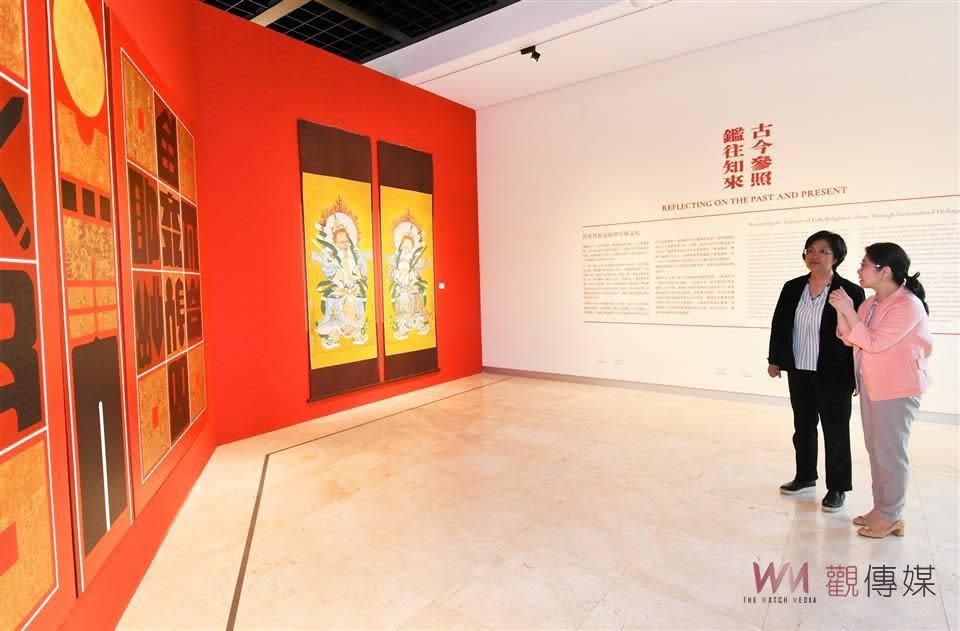 ▲彰化縣立美術館辦理『請眾仙迎神–宮廟藝術展』，匯聚了來自58位藝術家的109件作品，呈現了多元而豐富的宮廟文化藝術。（記者陳雅芳攝）