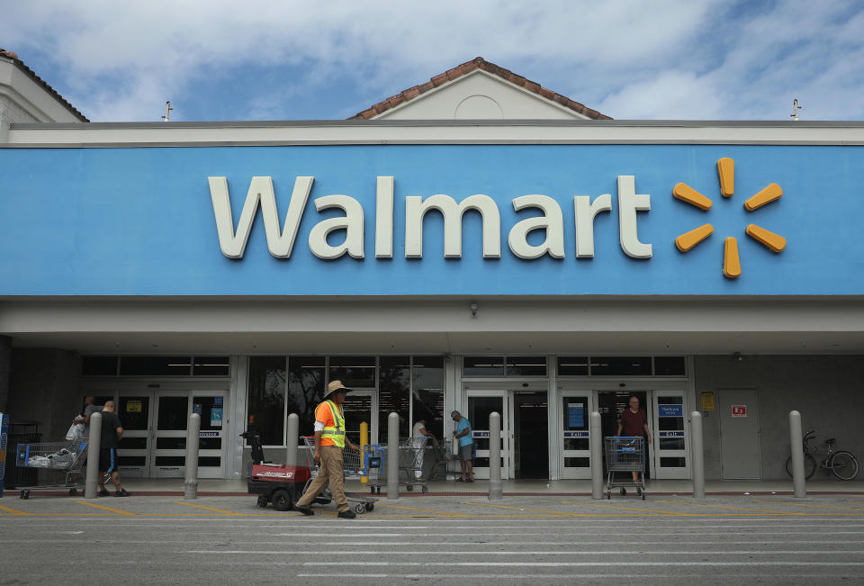 Pese al empuje de Internet, la circulación de personas de las tiendas de Walmart sigue creciendo. Foto: Joe Raedle/Getty Images.