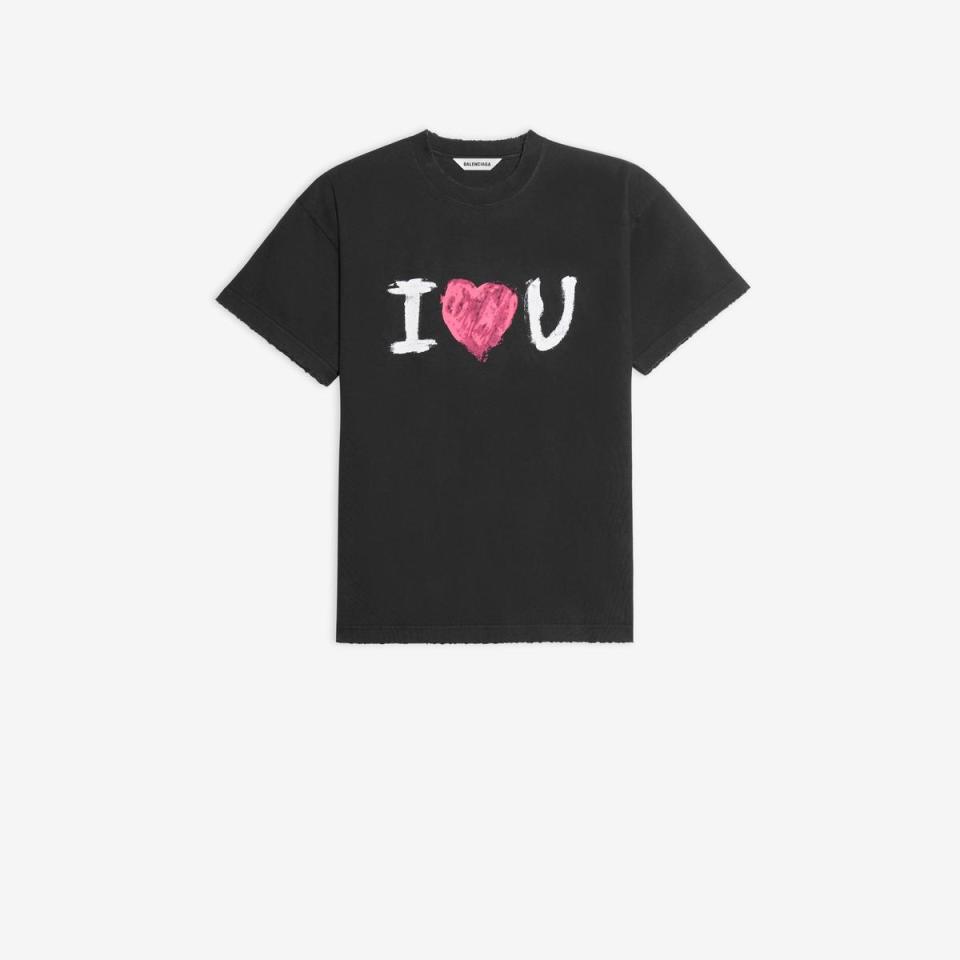 黑色I Love You T-SHIRT。NT$20,900。（BALENCIAGA提供）