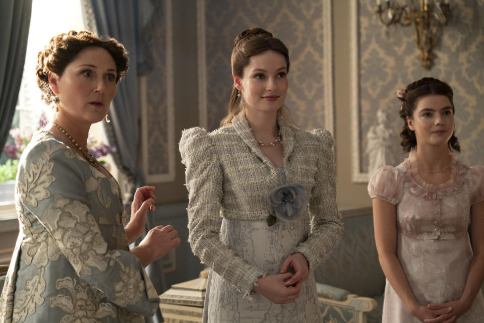 (L to R) Ruth Gemmell as Lady Violet Bridgerton, Hannah Dodd as Francesca Bridgerton, Florence Hunt as Hyacinth Bridgerton in episode 304 of Bridgerton.<p>Liam Daniel/Netflix © 2023</p>