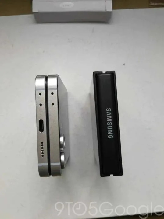 Dummy unit of a Samsung Galaxy Z Flip 6 showing bottom and hinge.