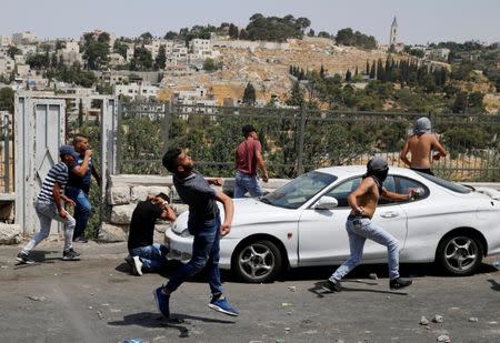 Palestinians clash with Israeli security forces outside Jerusalem's Old city July 21, 2017. REUTERS/Ammar Awad