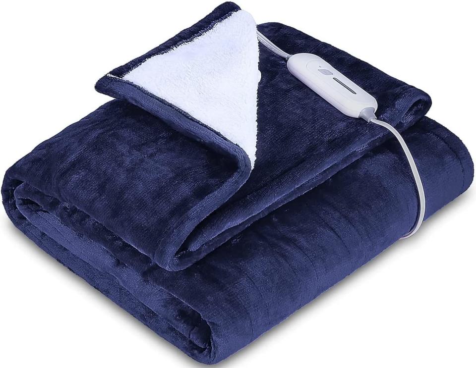 Lukasa Heated Blanket Electric Throw in blue (Photo via Amazon)