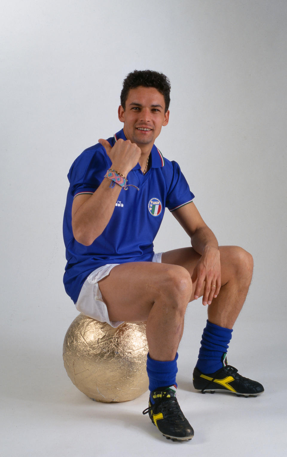 ITALY : Juventus player Roberto Baggio on a portrait session with Italia team kit on 1994 in Italy. (Photo by Juventus FC - Archive/Juventus FC via Getty Images)