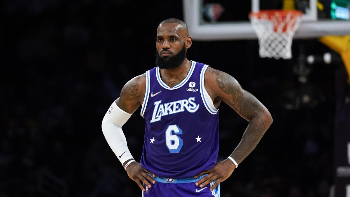 The Los Angeles Lakers Are 6-12 Since LeBron James' Famous Apology Tweet:  “It's Not His Fault.” - Fadeaway World