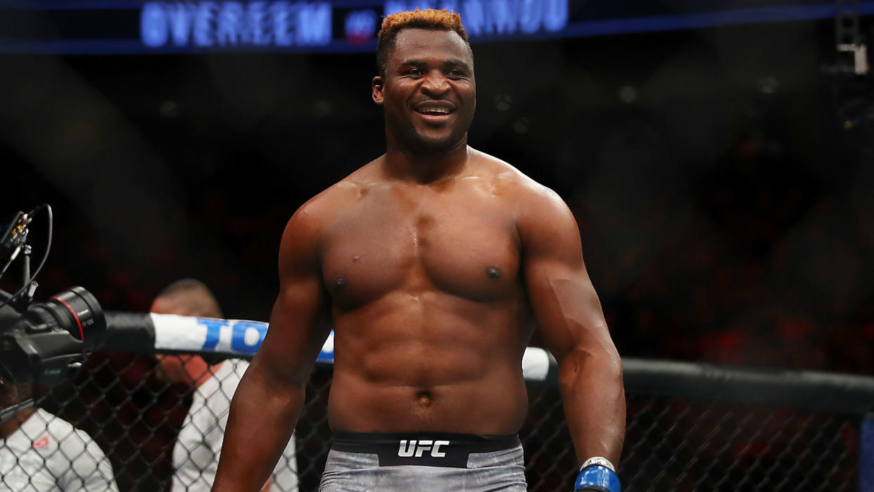 Francis Ngannou, tras derrotar a Alistair Overeem. Foto: Yahoo Sports.