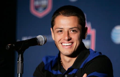 (Archivo) El atacante mexicano del Manchester United, Javier "Chicharito" Hernandez, en conferencia de prensa en Nueva York, el 25 de julio de 2011. (AFP/GETTY IMAGES | mike lawrie)