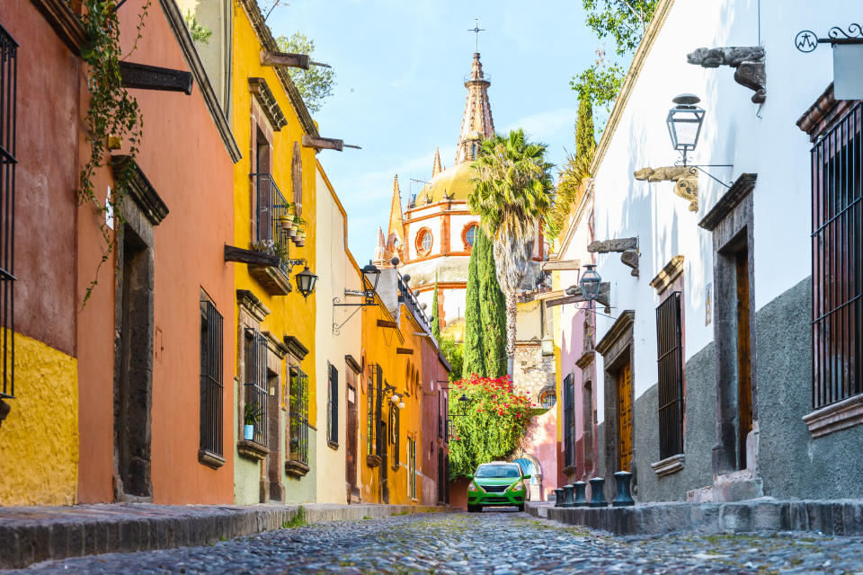 All sources agree that Mexico is one of the favorite countries for Americans to immigrate.  Pictured is a street in the Mexican city of San Miguel de Allende.  Photo: Getty. 