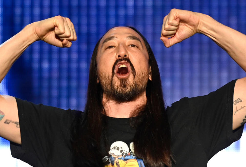 Steve Aoki waving his arms up