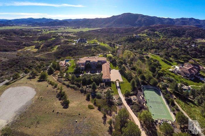 Britney Spears, the New ‘Queen of Vegas,’ Buys $7.4 Million L.A. Mountain Retreat