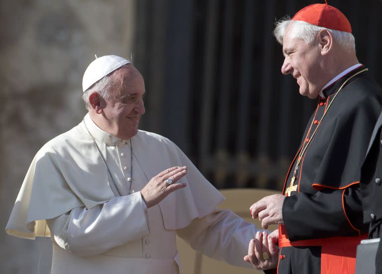Francisco con el cardenal Gerhard Müller, en 2014