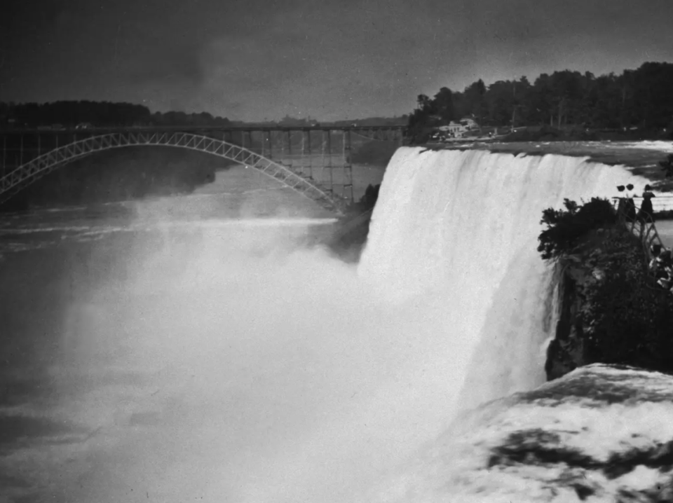 Weil Brücken repariert werden müssen, wird der Wasserfluss vielleicht erneut gestoppt werden müssen. - Copyright: DeWitt Historical Society/Morton Collection/Getty Images