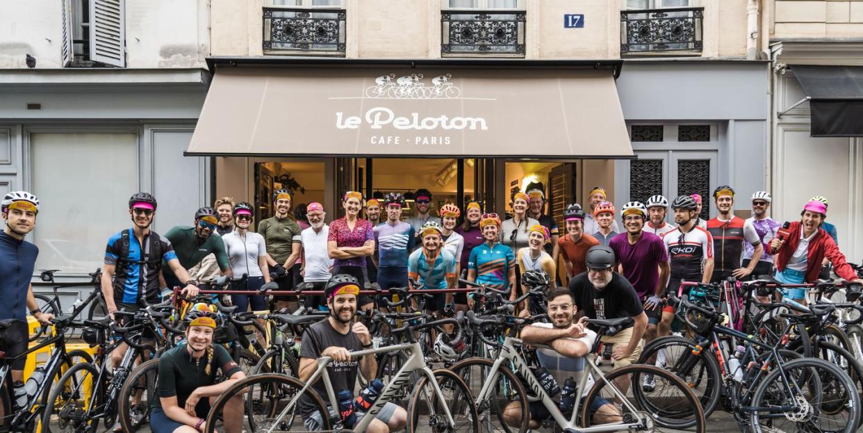 cyclists during the 2022 tour de france at le peloton cafe in paris france