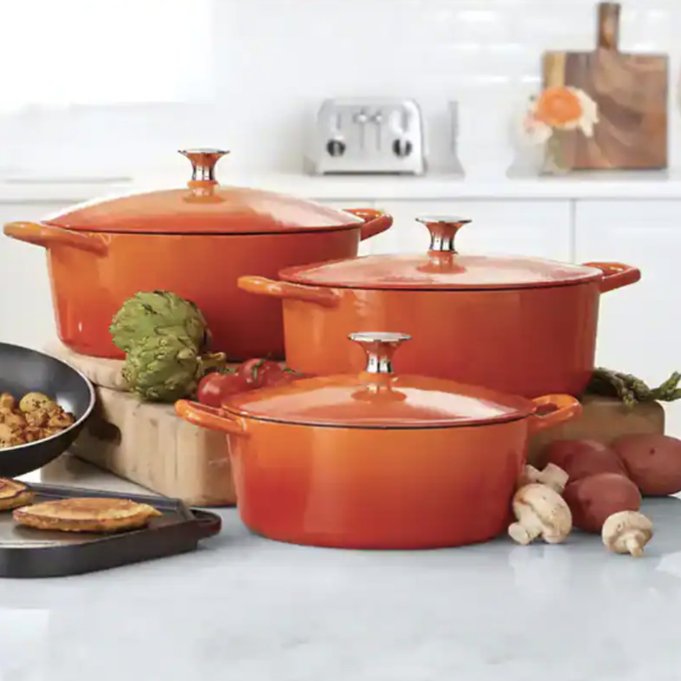 Lagostina Tuscan Collection Oval Casserole Dish (Photo via Canadian Tire)