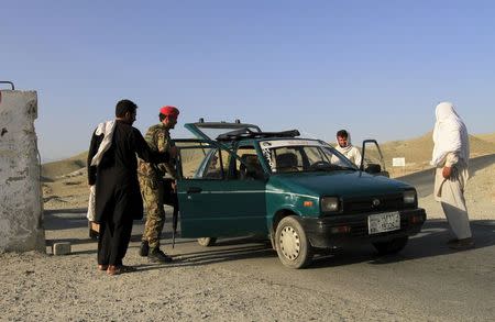 Afghan National Army (ANA) soldiers check a vehicle at a checkpoint on the outskirts of Jalalabad, June 29, 2015. REUTERS/Parwiz